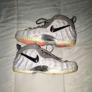 FOAMPOSITES  Grey Felt. 9/10. Gently used, smoke free covid free home!